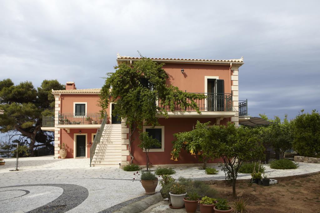 Avra Private Suites Lassi  Exterior foto